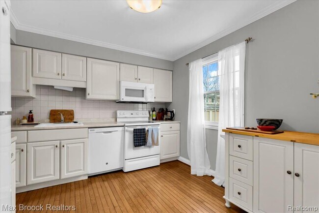 Building Photo - 1613 Brentwood Dr