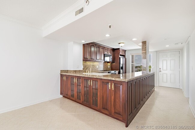 Building Photo - 3901 S Flagler Dr