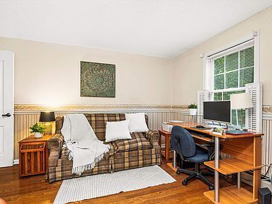 Building Photo - 2 Maple Ridge Dr