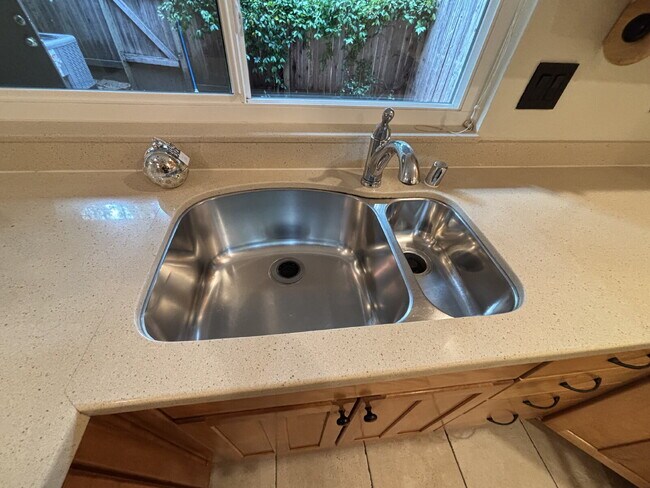 Building Photo - 3287 Marlene Dr