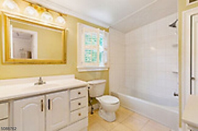 Building Photo - 210 North Ave