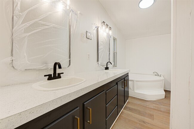 Building Photo - 16315 Lone Star Ranch Dr