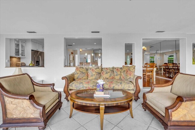 Building Photo - 2732 Valencia Dr