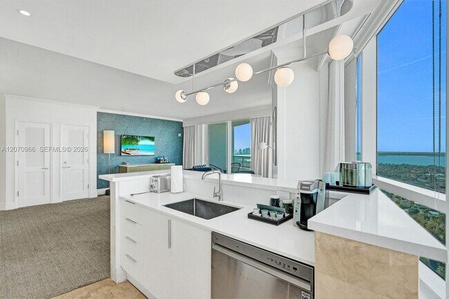 Building Photo - 4401 Collins Ave
