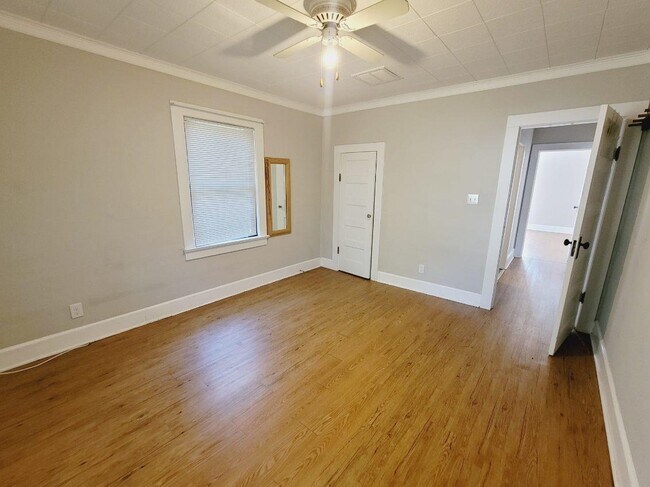 Building Photo - 526 N Adams St