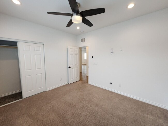 Building Photo - Single Story with Casita