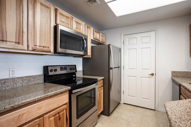 Building Photo - 2 Level Canyon Creek Condo