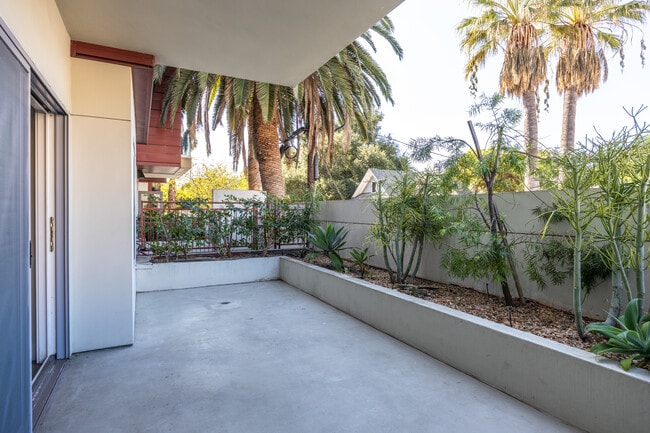 Building Photo - 119 S Los Robles Ave