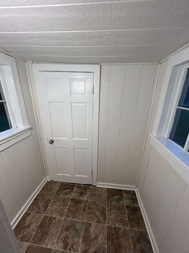 Building Photo - 270 W Pine St NE