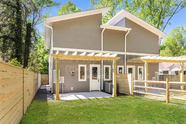 Building Photo - 422 Sylvania Ave