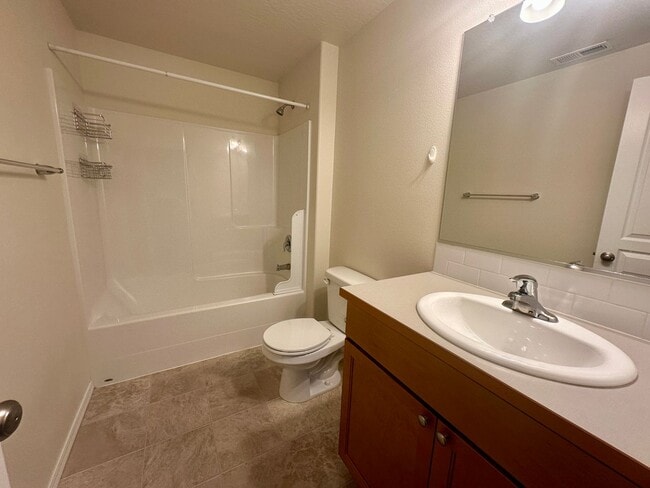 Building Photo - $300 discount for first month rent