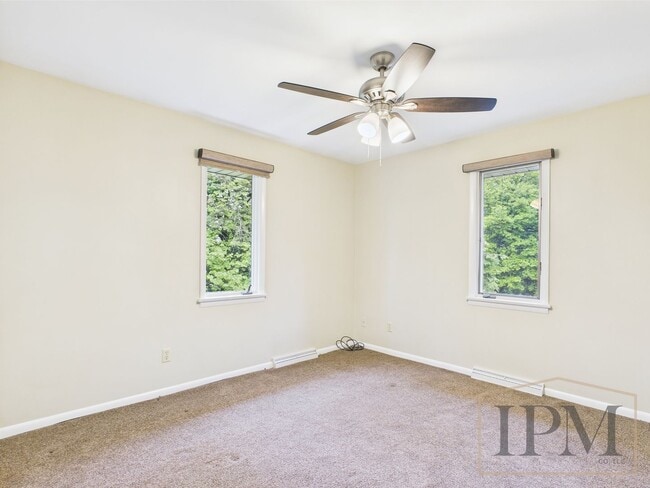 Building Photo - Fabulous 4 bedroom! York Suburban school d...