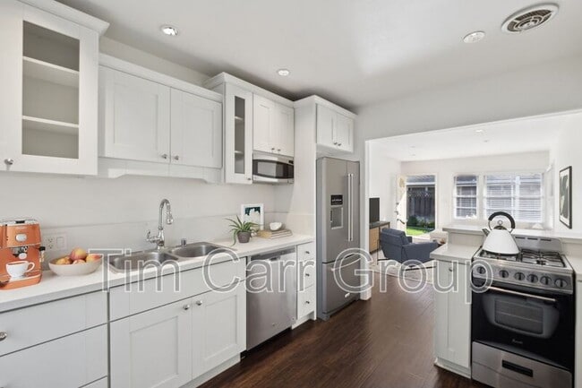 Building Photo - 2002 Clay St