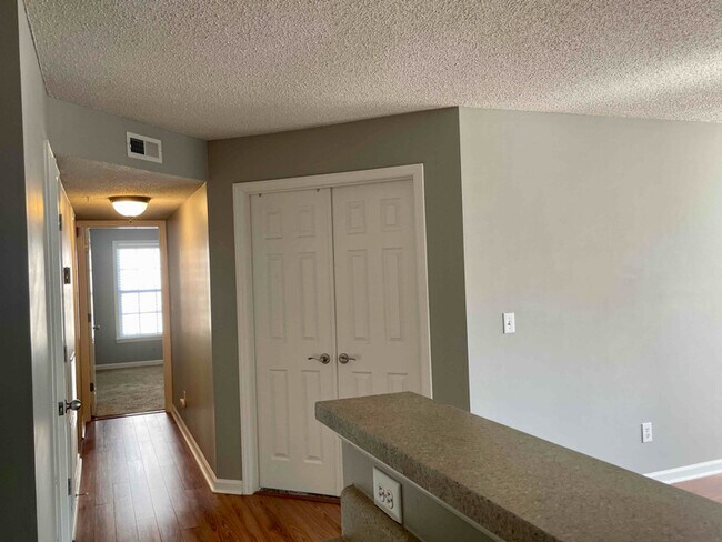 Building Photo - 621 Mill Pond Ct