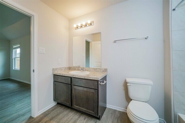 Building Photo - 415 Brushback Dr