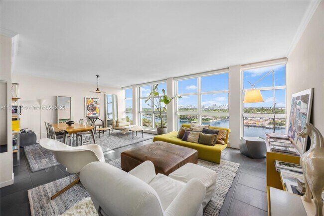 Primary Photo - 5055 Collins Ave