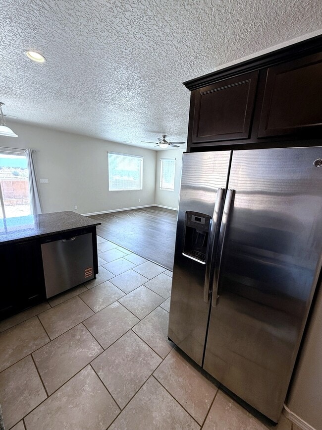 Building Photo - 8936 Mission Ridge Dr