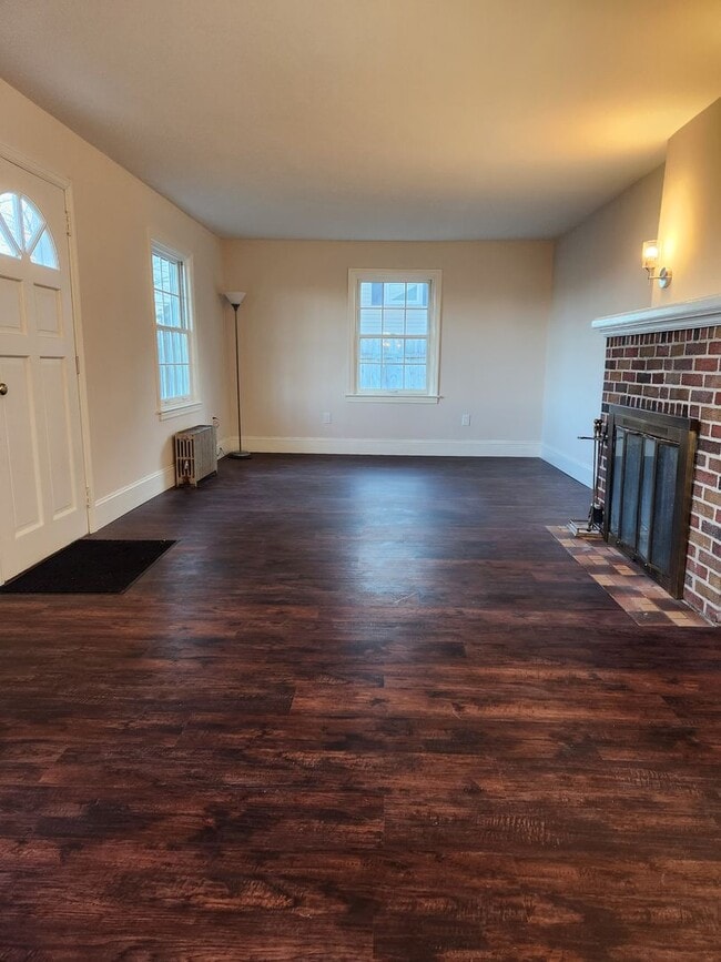 Building Photo - 344 Woodland View Dr