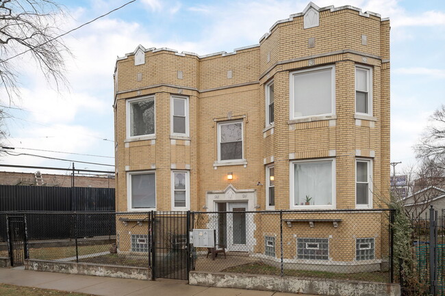 Building Photo - 1263 N Springfield Ave