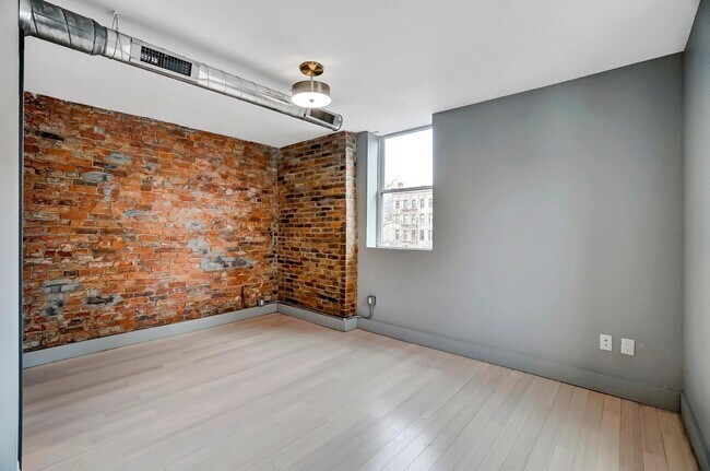 Building Photo - 1534 Republic St