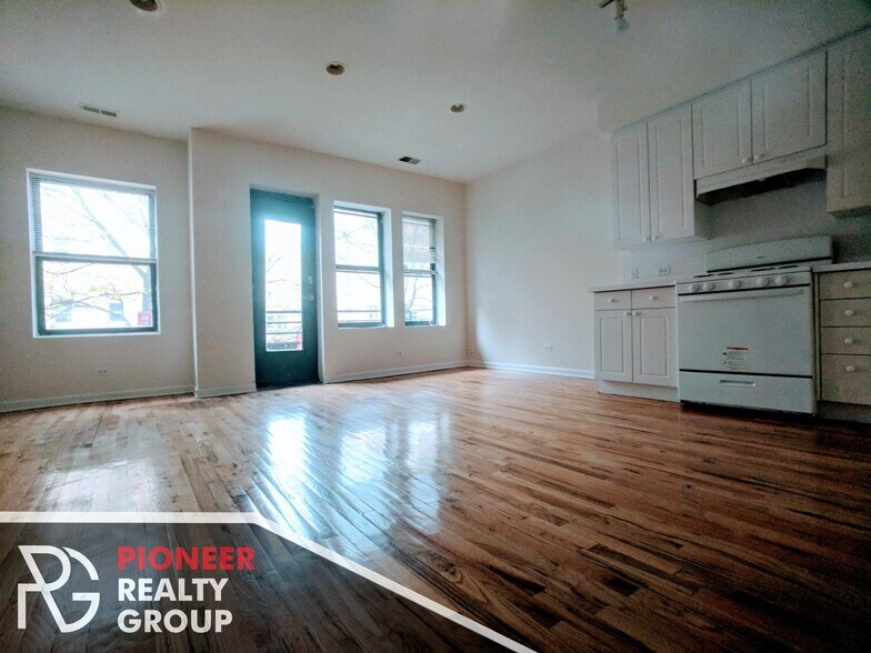 Primary Photo - 912 W Dakin St