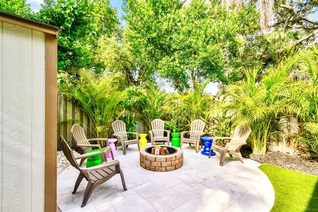 Building Photo - 109 W Hollywood St