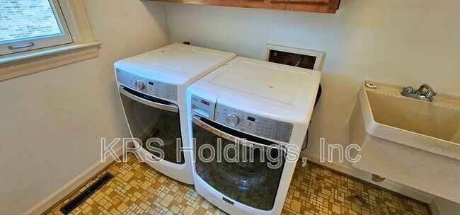 Building Photo - 1029 Dulcie Ave