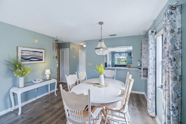 Building Photo - 5640 N Banana River Blvd