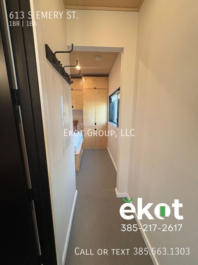 Building Photo - 613 Emery St W