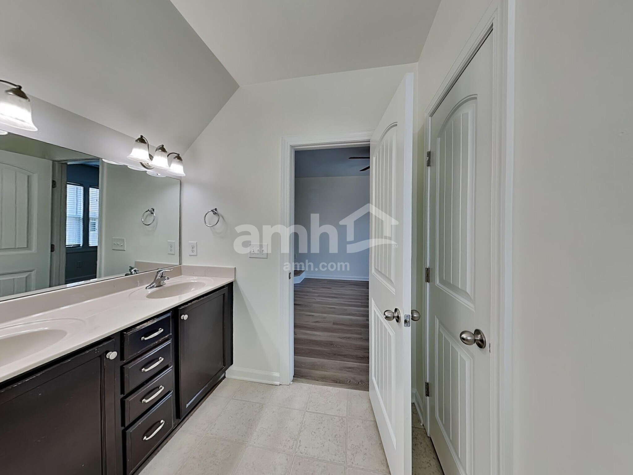 Building Photo - 112 Occidental Dr