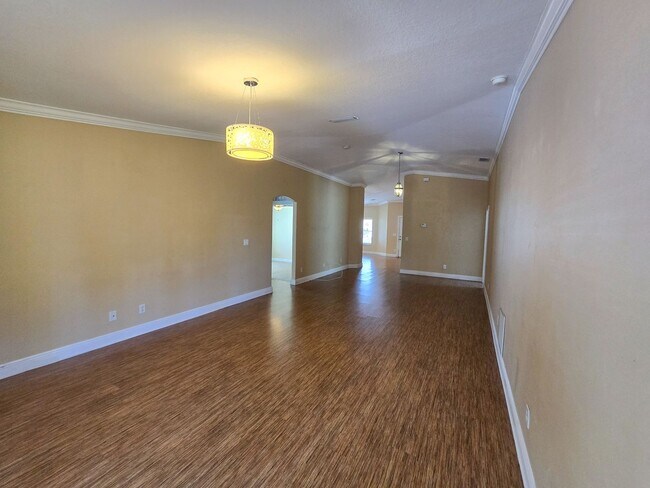 Building Photo - 4 Bedroom 2 bath in Sedona Palms