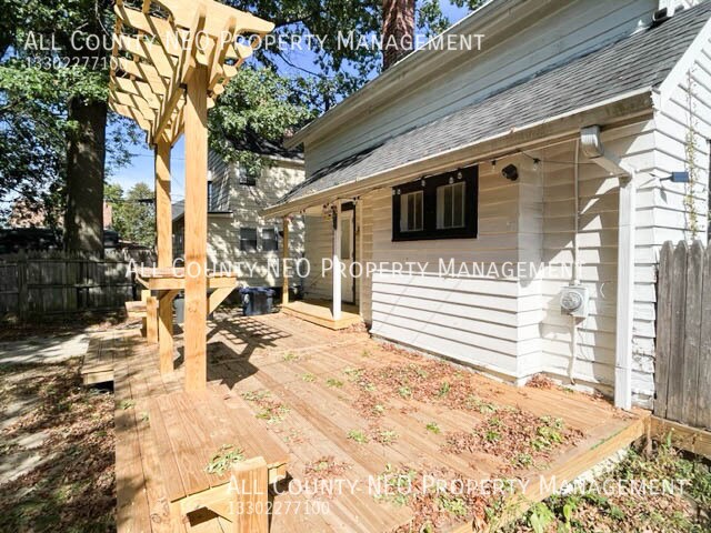 Building Photo - 1422 Elder Ave