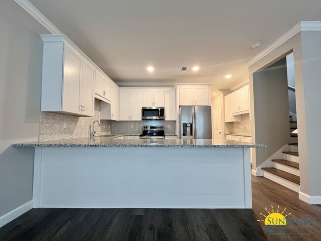 Building Photo - Custom Fort Walton Beach Townhouse in Gated Community!