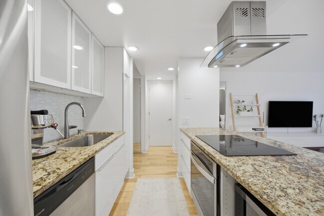 Building Photo - 535 N Michigan Ave