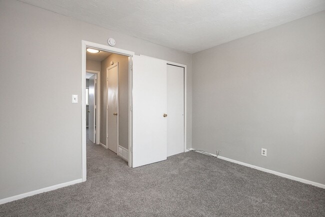 Building Photo - 2 BED 1.5 BATH UNIT IN THE BANBURY CONDOMINIUMS!