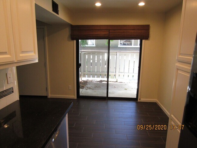 Building Photo - Updated Knollwood Meadows Two Story Condo ...