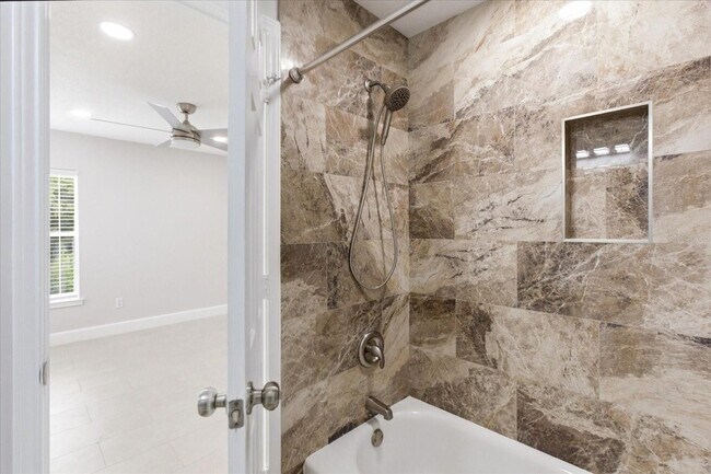 Building Photo - 2504 Grassy Point Dr