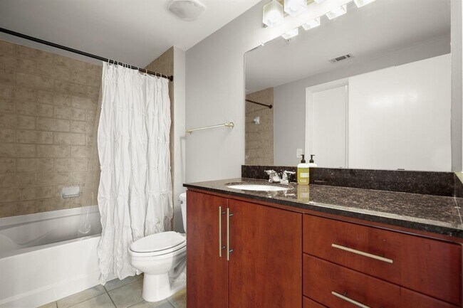 Building Photo - 54 Rainey St