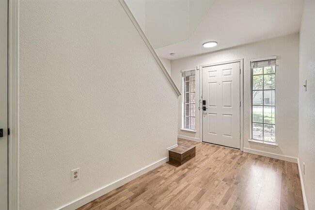 Building Photo - 8801 Piney Creek Bend