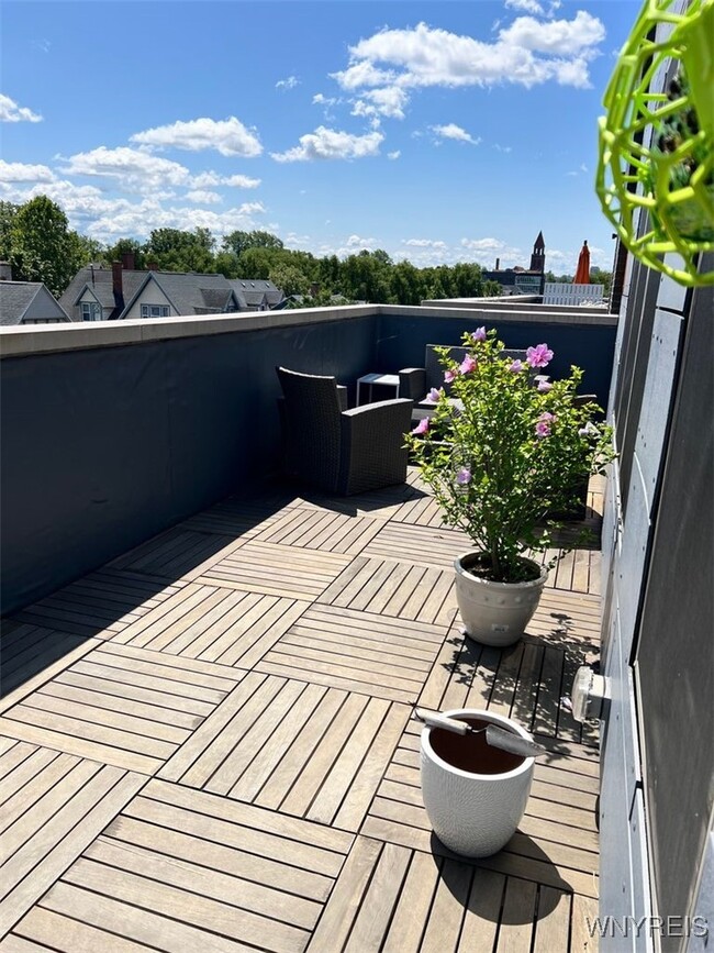 Building Photo - 1020 Elmwood Ave