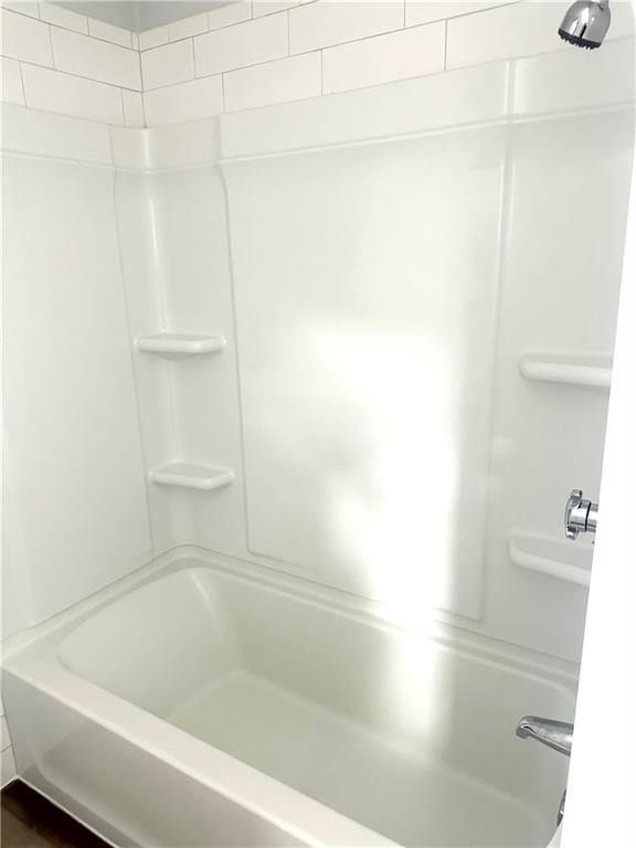 Building Photo - 804 Main St