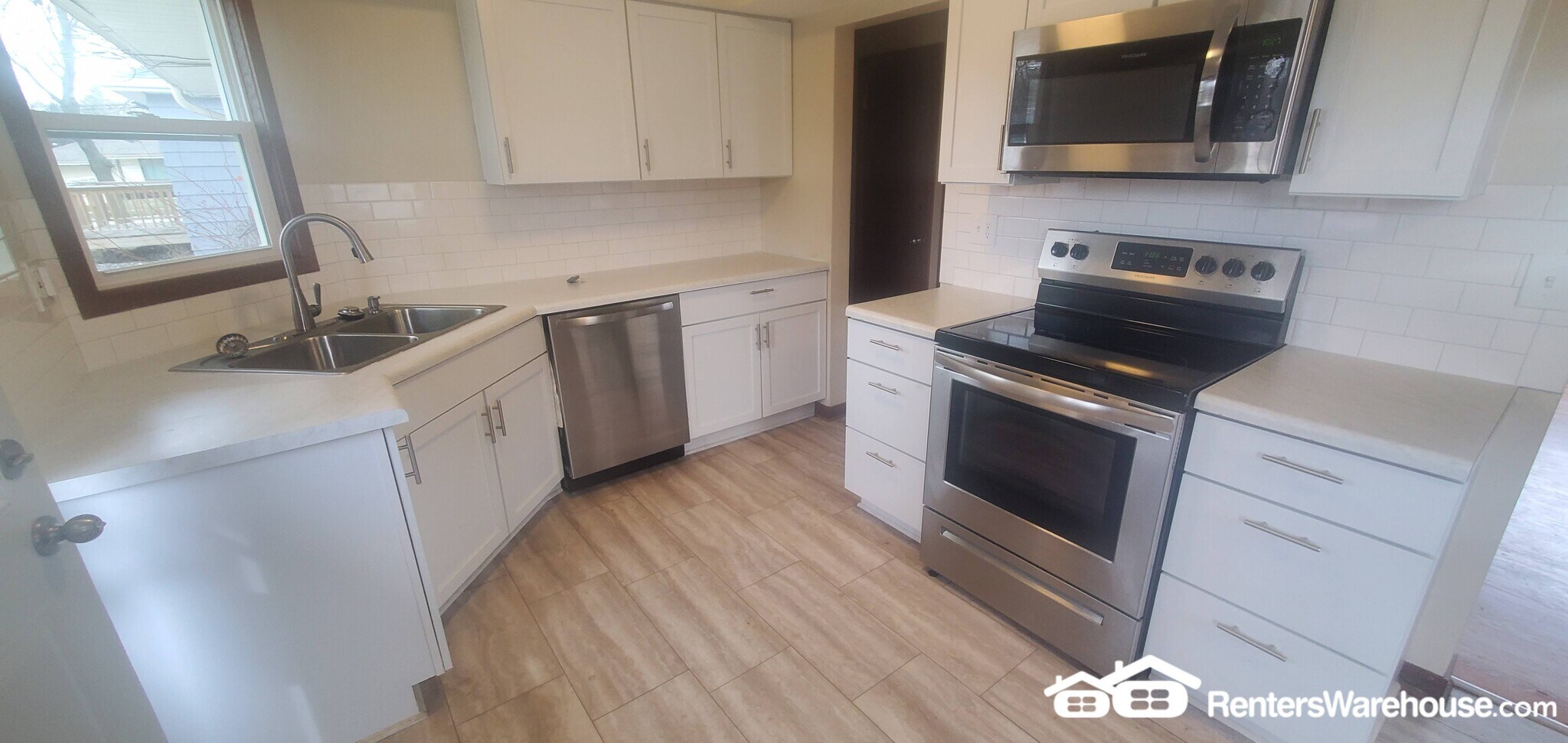 Building Photo - 10525 W Custer Ave