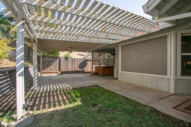 Building Photo - Gorgeous home with a 3 Car Garage!