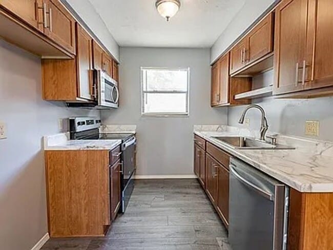 Building Photo - 3 Bed 2 Bath 2 Car Garage 1/2 off 1st Months Rent