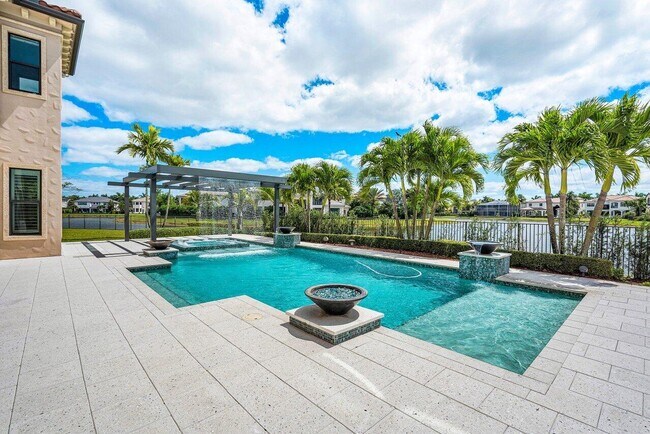 Building Photo - 17511 Cadena Dr