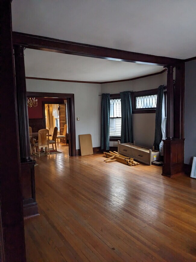 Building Photo - 299 Richmond Ave