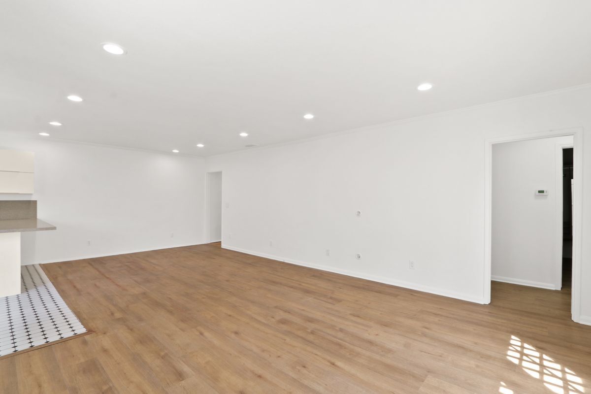 Building Photo - 4232 Walnut