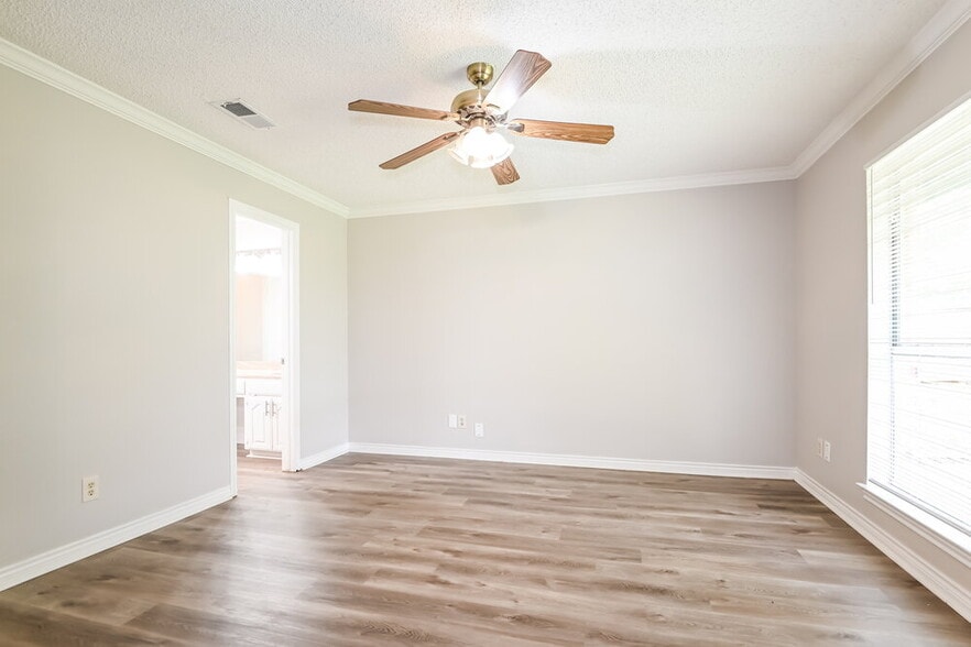 Building Photo - 1311 Mallard Dr