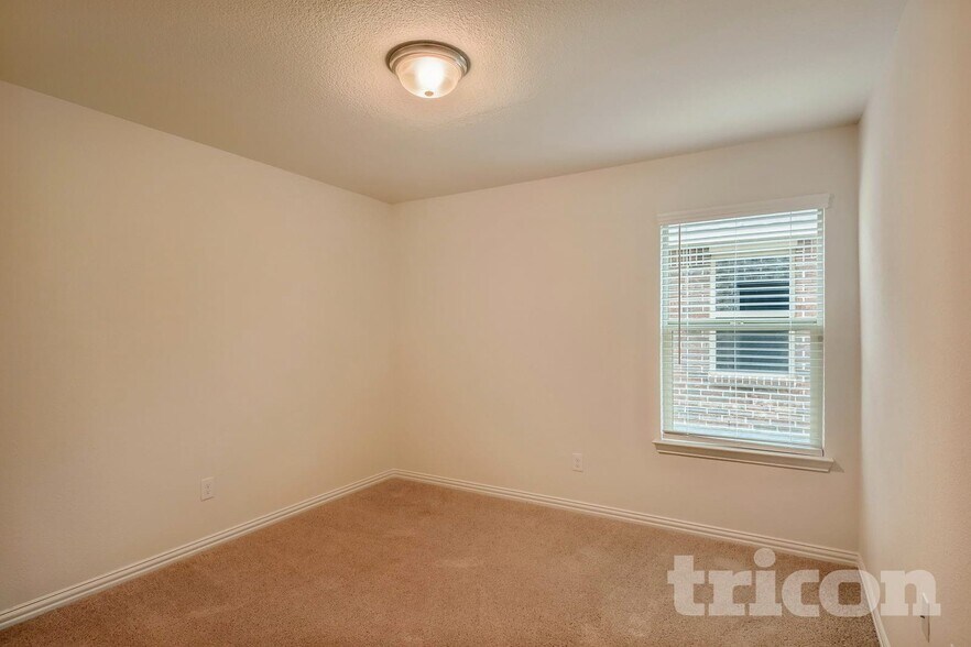 Building Photo - 1348 Renoir Dr