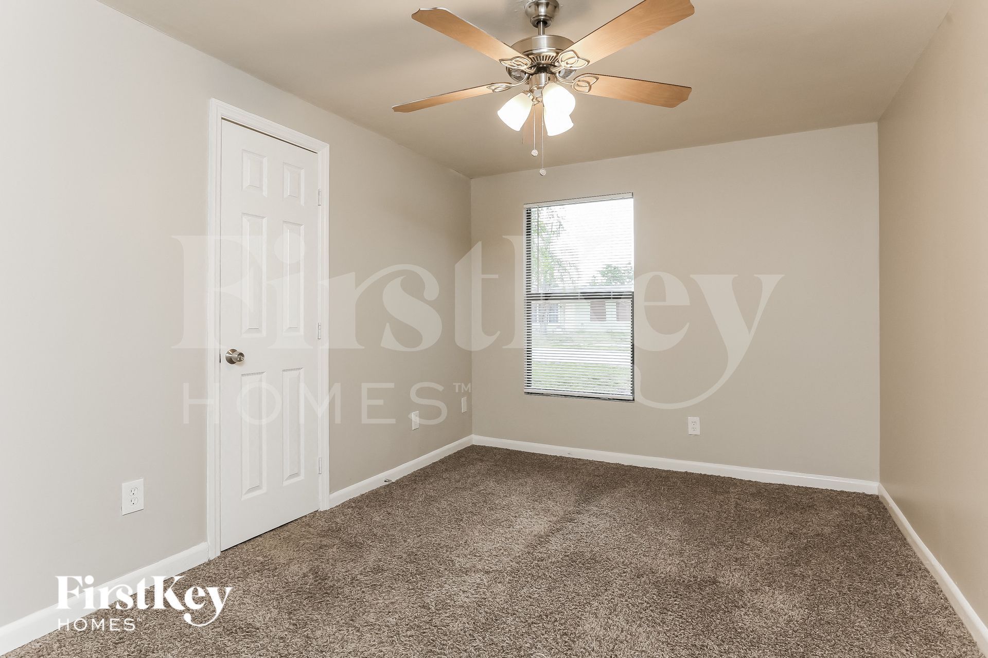 Building Photo - 2411 NE 10th Ave